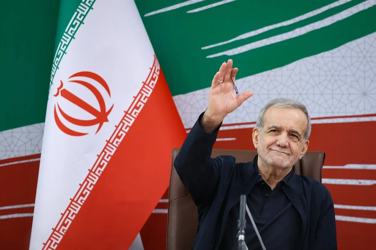 پزشکیان: باید آنقدر قوی باشیم که کسی جرأت نکند به خاک و هویت ما طمع کند