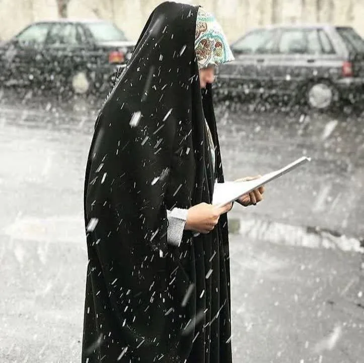 تیپ اداری زنانه با چادر؛ استایل شیک و رسمی برای محل کار