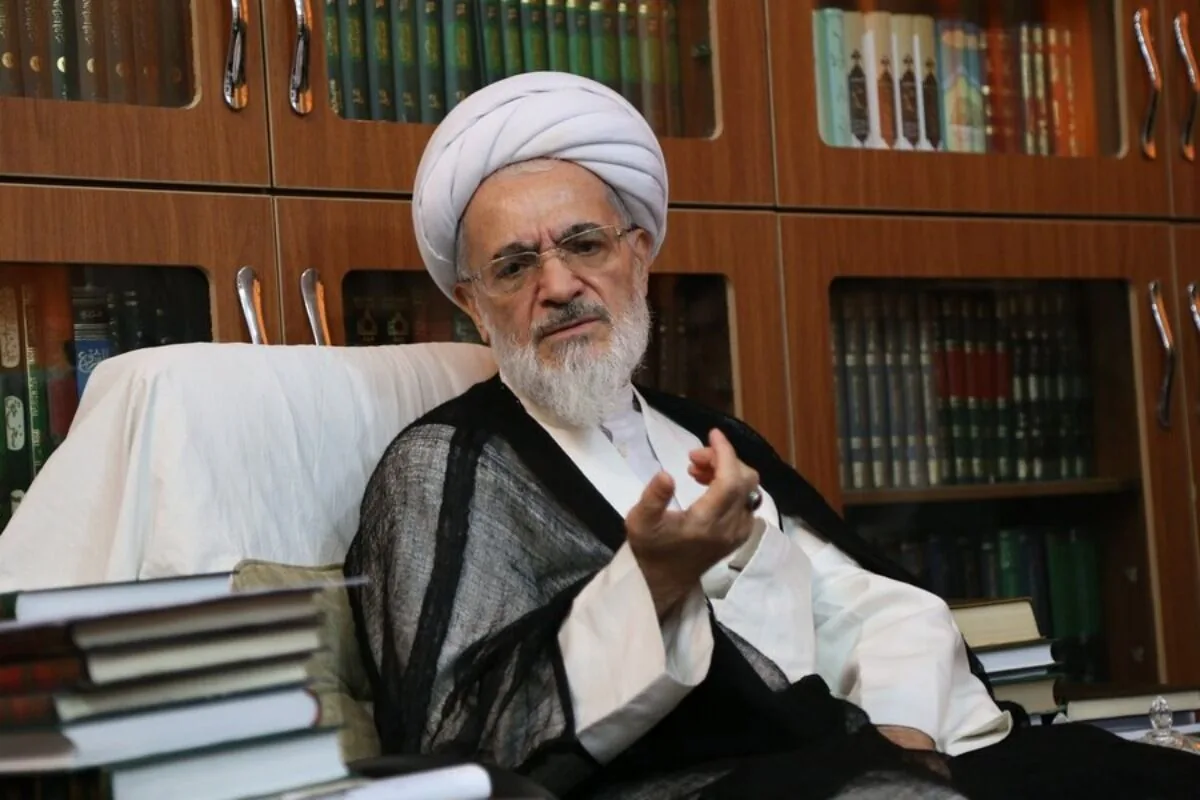 آیتالله بیات زنجانی: اسلام نباید با ترس و اجبار معرفی شود/ جامعه امروز به روحانیتی نیاز دارد که مسائل واقعی مردم را بشناسد