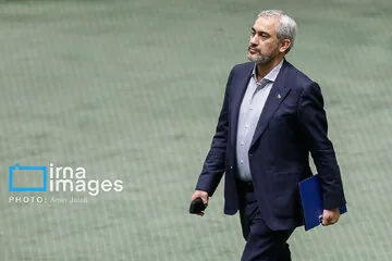 نمایندگان مجلس با ۱۲۰ رای مخالف از توضیحات وزیر اقتصاد قانع نشدند