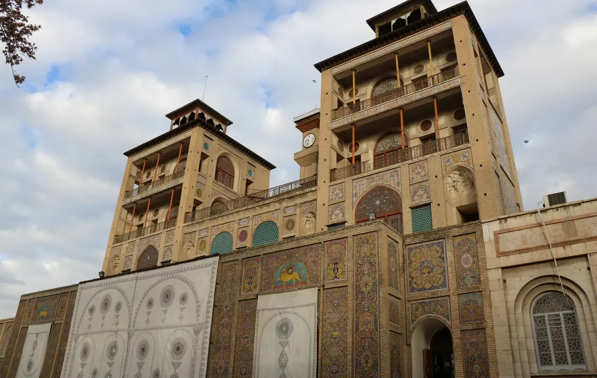 کاخ گلستان کجاست؟ آدرس و مسیر مترو