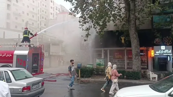 آتش سوزی گسترده در فروشگاه آمل مهار شد