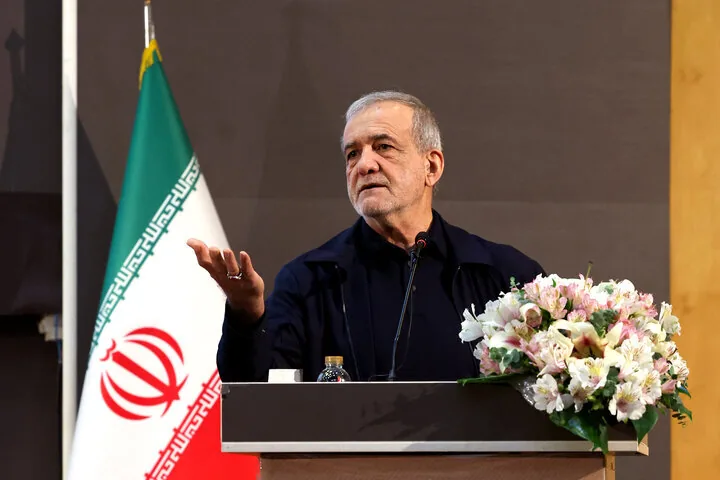 پزشکیان: اگر خودمان خود را تحریم نکنیم، دشمن نمیتواند ما را حذف کند