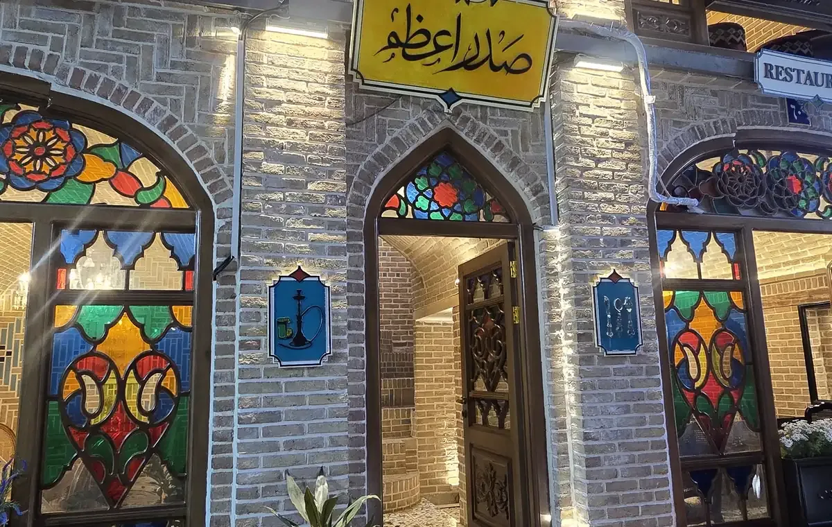 ۶. کافه‌رستوران صدراعظم؛ فضای متفاوت در سرای میرزا جلیل