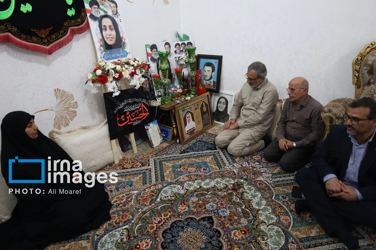 مدیر عامل ایرنا با خانواده شهید جنگ رمضان در لامرد دیدار کرد
