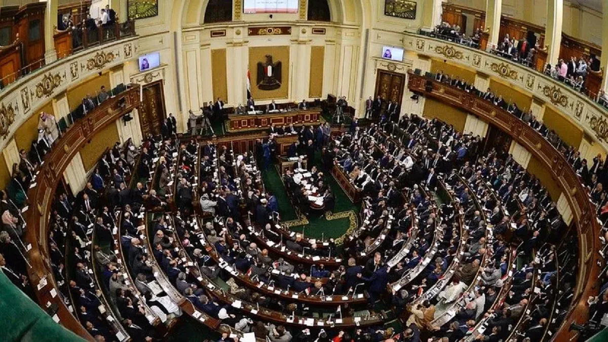پارلمان مصر رأیگیری درباره حمایت نظامی از عربستان را تا هفته آینده به تعویق انداخت