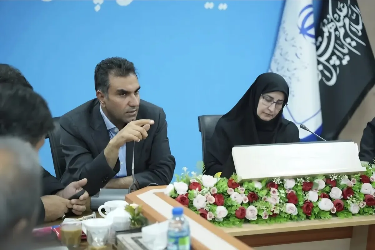 عیادت معاون وزیر آموزش و پرورش از دانش‌آموزان حادثه‌دیده در اردکان