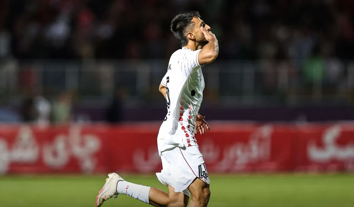 پست احساسی مادر بازیکن پرسپولیس بعد از اولین گل پسرش | ببینید