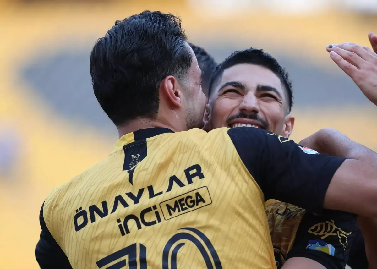 عدد ۴۸، سپاهان را کنار پرسپولیس نشاند!
