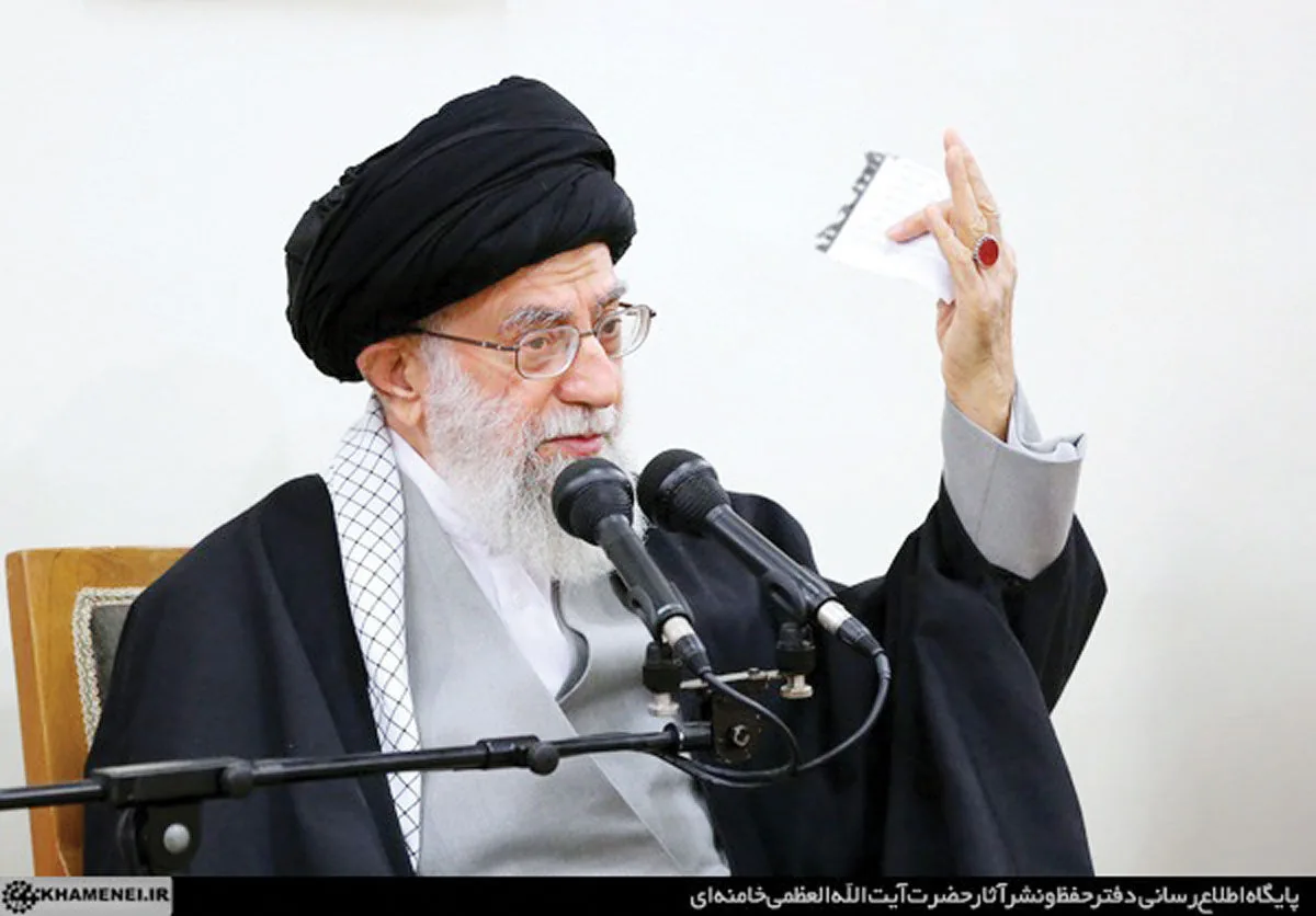 خرده روایتهایی از دیدار با رهبر شهید/ همیشه حق با رهبر بود، باید قافیه را عوض میکردم