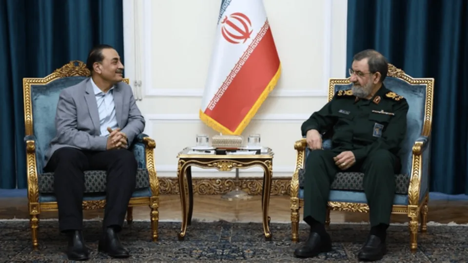 رضایی به عاصم منیر: ذرهای از مواد هستهای غنیشده از ایران خارج نمیشود