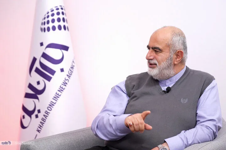 پشت پرده ۱.۷ میلیارد دلاری که آمریکا به ایران داد | حسامالدین آشنا: مدیریت مذاکرات مبادله زندانیان با وزارت اطلاعات بود | روایت تبادل جیسون رضاییان «۱۰۵ درجه» انحراف دارد