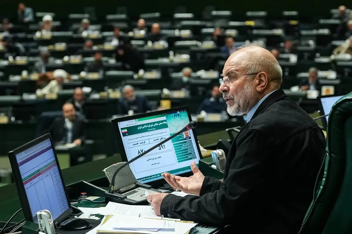 حمله روزنامه اصولگرا به جبهه پایداری: در دعوای سیاسی با قالیباف، از جایگاه رهبری مایه میگذارند