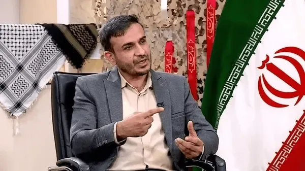 معاون سیاسی نیروی دریایی سپاه: آمریکاییها مدعیاند که نفت را از تنگه هرمز عبور میدهند؛ پس چرا بازارهای نفت حرکتی متناسب با این حرفها نشان نمیدهند؟ چون واشنگتن دروغ میگوید/ اگر ترامپ نیروی دریایی ما را نابود کرده، پس چرا کشتیهای آمریکایی در فاصله ۶۰۰ تا ۷۰۰ کیلومتری قرار گرفتهاند و نزدیک تنگه هرمز نمیآیند؟