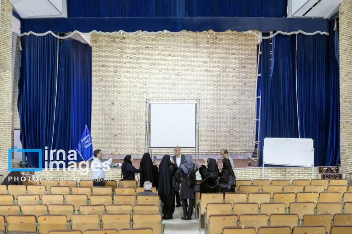 خانه سیاه نیست اما دیوار فاصله‌ها هنوز بلند است