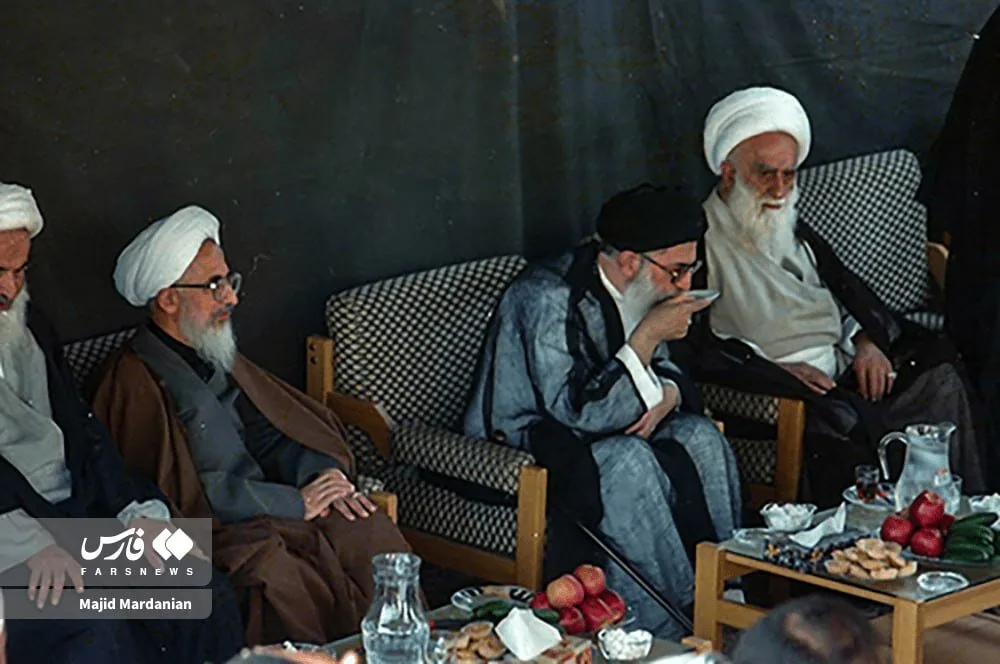 تصاویری کمتر دیده شده از رهبر شهید در دهه‌های ۷۰ و ۸۰