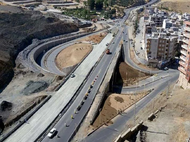 تقاطع غیر همسطح امام خمینی(ره) بروجرد بهرهبرداری شد