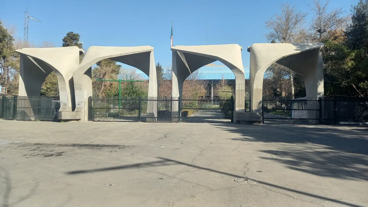از کارگروه محرمانه دانشگاه تهران تا فشار کیهان بر پزشکیان؛ بازگشت مناقشه حجاب در اوج بحران