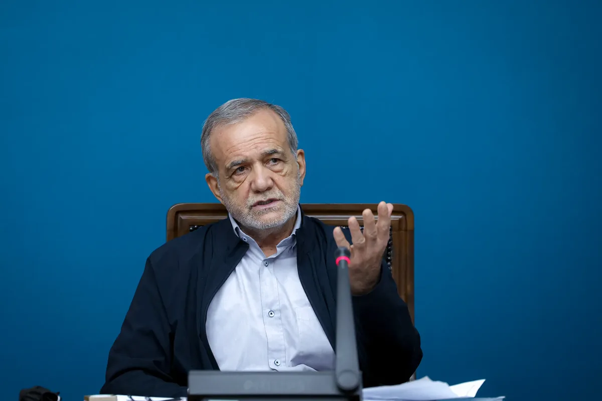 پزشکیان: باید آنقدر قوی باشیم که کسی جرأت نکند به خاک و هویت ما طمع کند