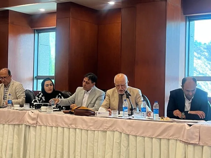از تحریم داخلی تا بروکراسی اداری؛ صاحبان صنایع کشور مطالبات خود را در شیراز مطرح کردند