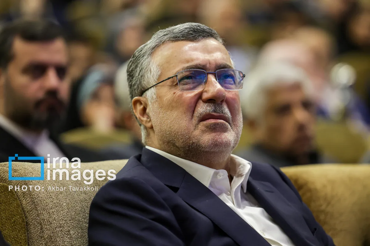 وزیر بهداشت در نشست کمیسیون بهداشت مجلس حاضر شد