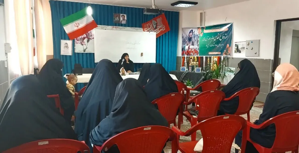 یکی از خروجی های طلبگی رفتار خوب با خانواده و اطرافیان است