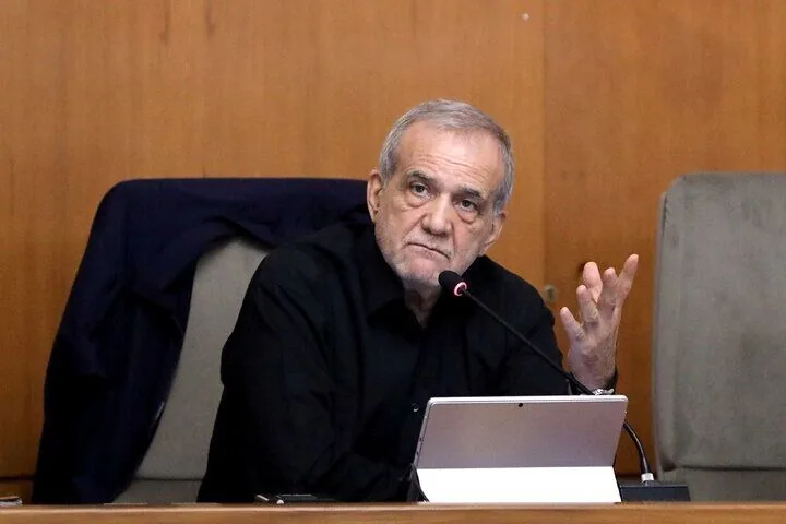 پزشکیان در دیدار با نخستوزیر ارمنستان: گسترش همکاریهای و تقویت اعتماد و همدلی، زمینه ساز توسعه روابط دو کشور است / ایران و ارمنستان بهعنوان دو کشور همسایه باید بتوانند در حوزههای مختلف با یکدیگر تعامل و همکاری داشته باشند
