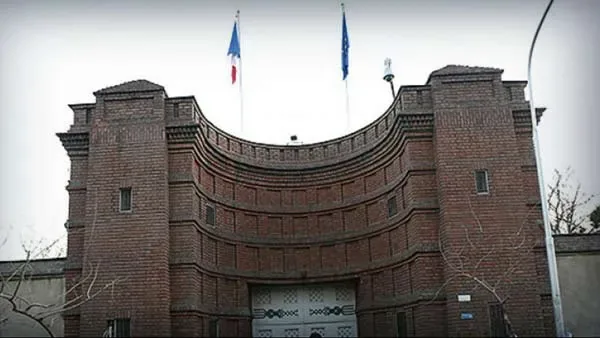 فرانسه تخلیه سفارت خود در تهران را تکذیب کرد
