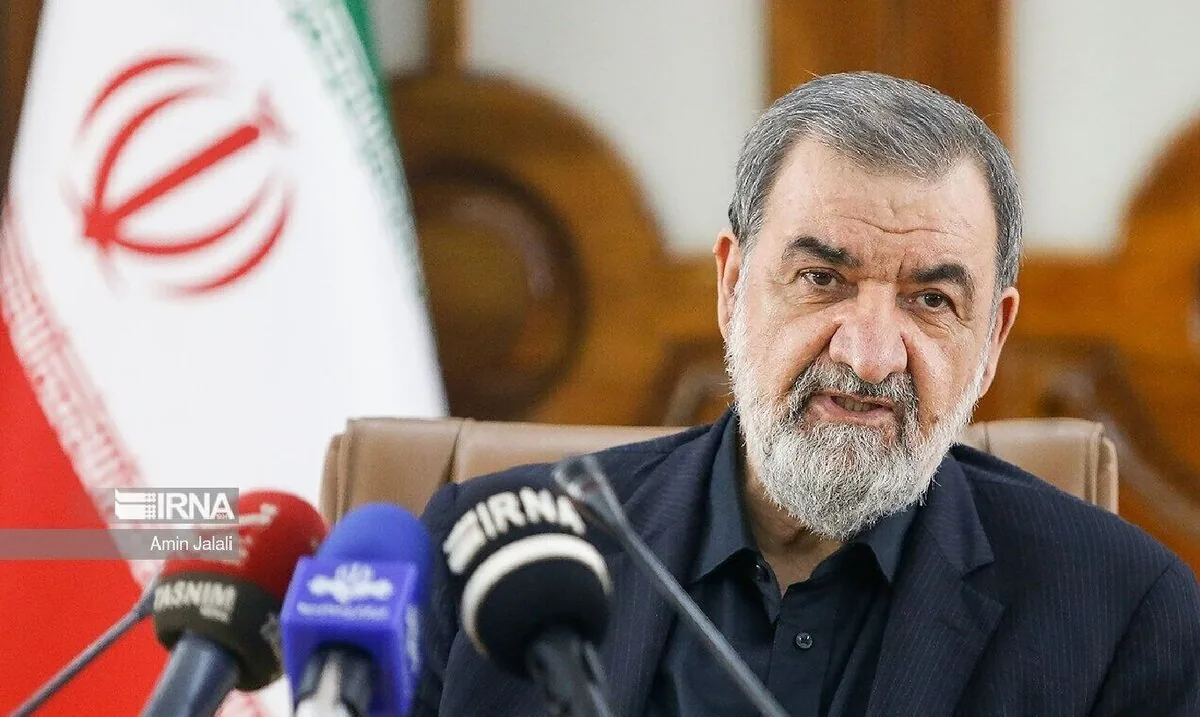 محسن رضایی: اشراف کامل رهبر انقلاب بر مسائل مختلف، عامل سرافرازی کشور است