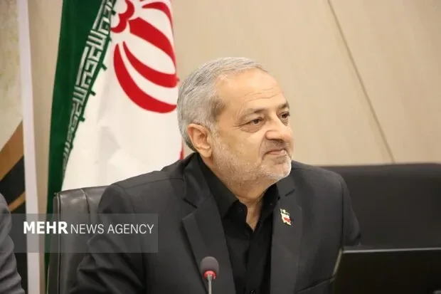 کاظمی: شایعه الزام دانشآموزان به نصب پلاک کذب است