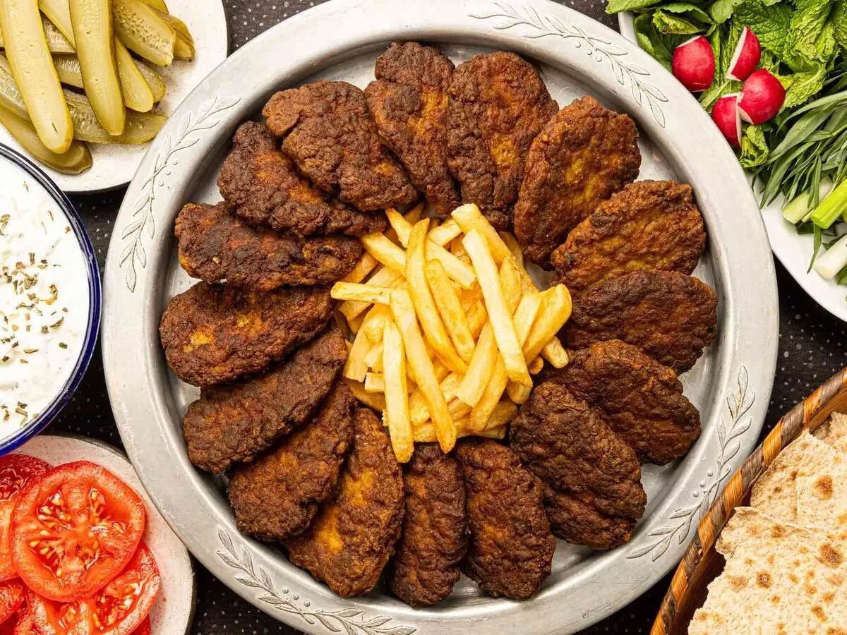 شام امشب با من: طرز تهیه کتلت با گوشت کوبیده آبگوشت؛ یک غذای خوشمزه و اقتصادی