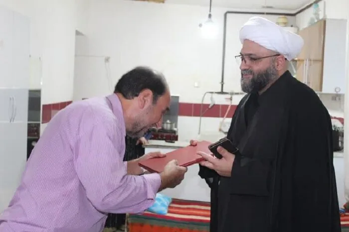 تکریم مسئول نمایندگی ولی‌فقیه در سپاه هرمزگان از یادگاران جهاد و شهادت