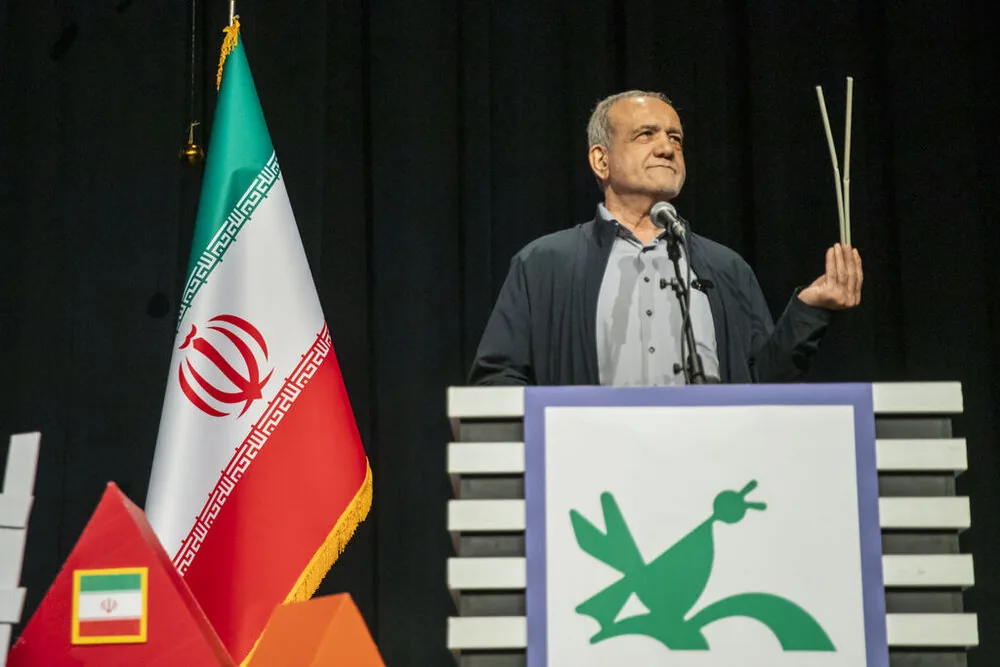 وقتی چوبها جدا از هم باشند بهراحتی شکسته میشوند؛ اما وقتی کنار هم قرار بگیرند شکستن آنها دشوار میشود