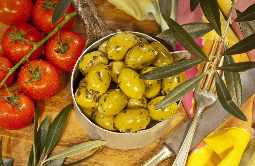 موادی موجود در گوجه فرنگی و زیتون که به مبارزه با سرطان کمک می کند