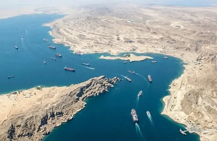 نیروی دریایی سپاه: برخورد دومین سوپر نفتکش با مین دریایی در تنگه هرمز