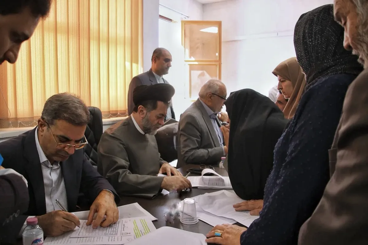 رسیدگی به مشکلات حقوقی ۱۲۷ تن از شهروندان در ملاقات مردمی مسئولان قضایی فارس در مجتمع دادگاههای خانواده شیراز