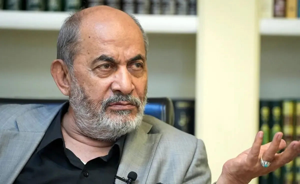 وزیر سپاه در دهه 60: امام من را صدا کرد و گفت بمب اتم نباید بسازید/ کشورهای دوست ما در ایران نفوذ نمی کنند/ ما ابرقدرت چهارم هستیم/ تنگه هرمز آبراه بینالمللی نیست/ از چین و روسیه برای ورود به جنگ درخواست نکردیم/ جنگنده ساختهایم و در حال تکثیرش هستیم