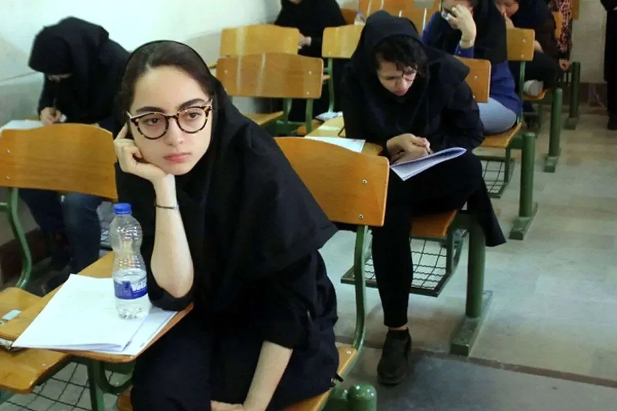 وزیر آموزش و پرورش: تعویق سراسری آزمونها منطقی نیست؛ برگزاری امتحانات متناسب با شرایط هر استان دنبال میشود/ اگر امتحانات نهایی تا ۱۵ شهریور در چهار استان جنگی اخذ نشود، به صورت داخلی و با اختیار معلمان برگزار میشود/ شرایط جنگی ناپایدار است، به همین دلیل آزمونها را به صورت مرحلهای و درس به درس مدیریت میکنیم