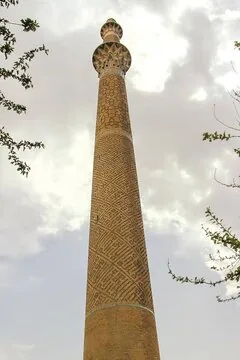 مناره ساربان، رقیب ایرانی برج کج پیزا؛ منارهای ۹۰۰ ساله با انحراف ۸ درجه