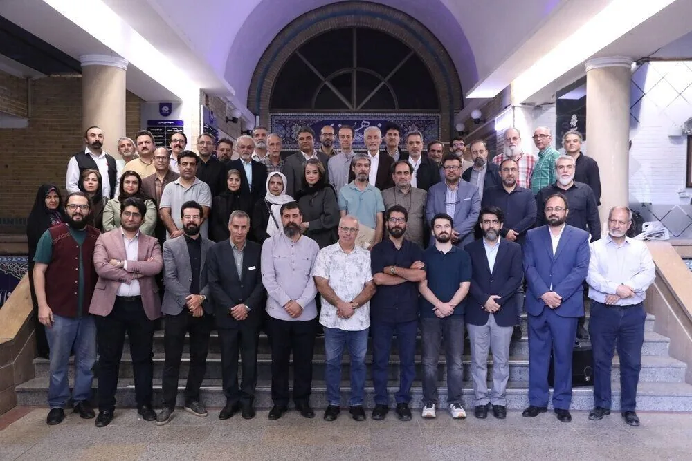 هنر تنها راه برونرفت از مشکلات است