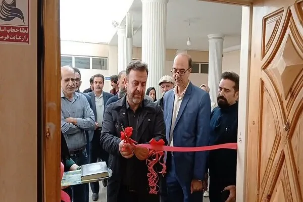 نمایشگاه آثار نقاشی هنرمند لرستانی افتتاح شد