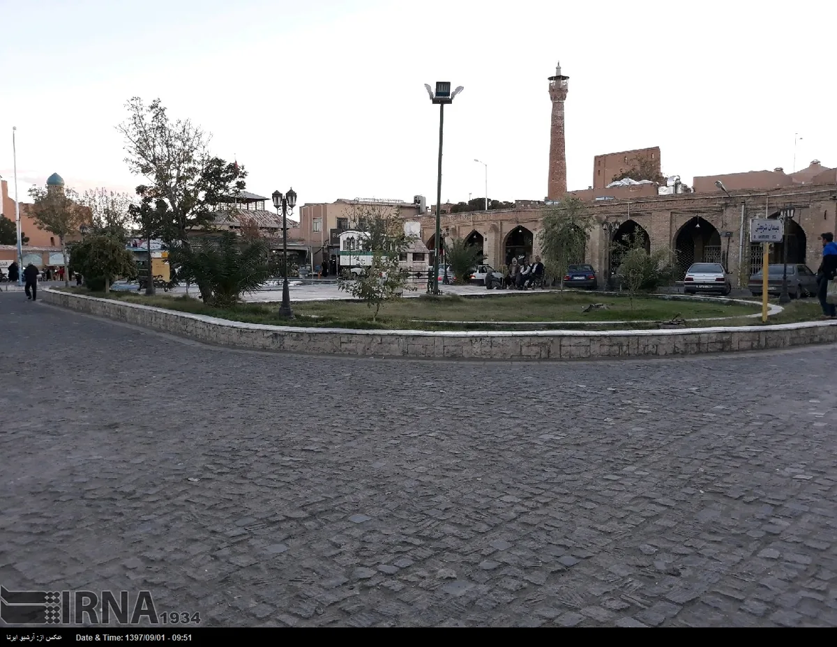 بررسی اجرای پیادهمحوری در بافت تاریخی همراه با ملاحظات بازار سمنان