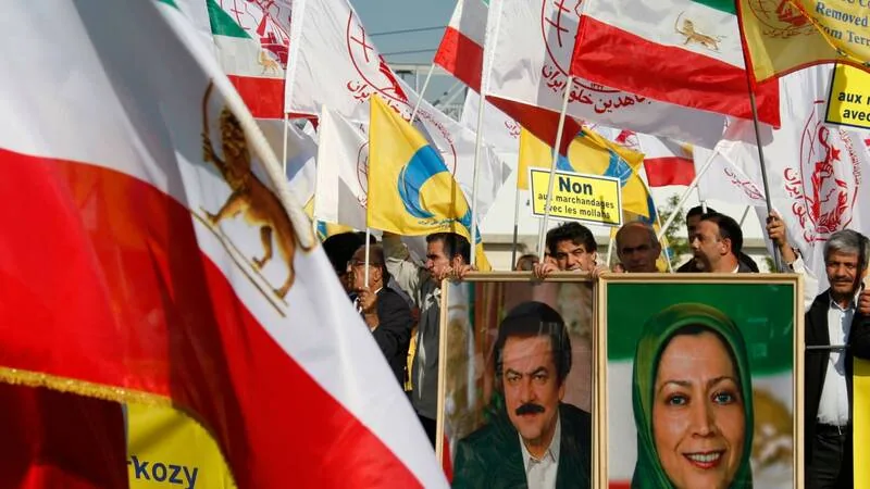 چگونه مهاجران ایرانی در غرب گروگان صهیو-پهلویسم شدند/ لولیتاخوان‌ها در تهران، برده‌ی استعمار فکری در واشنگتن