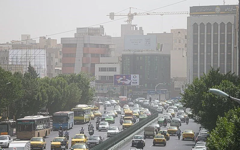 هوای تهران امروز هشتم آبان در مرز آلودگی