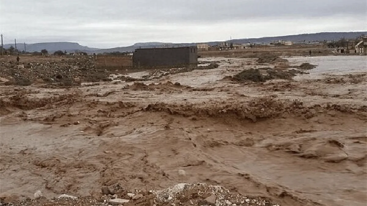 بسته شدن مسیر فرعی بیژنآباد - قلعهگنج در جنوب کرمان بر اثر بارش شدید باران