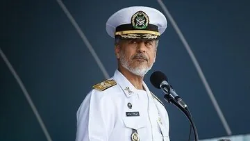 دریادار سیاری: لازم باشد باز هم به شناورهای دشمن ضربه میزنیم/ دست و پا بسته نیستیم/ توانمندیهایی داریم که در دنیا زبانزد خاص و عام است