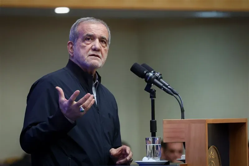 پزشکیان: آنچه نباید رخ دهد، نارضایتی اقشار کمدرآمد است / هر میزان منفعت و منابعی که از محل مدیریت مصرف، کاهش اتلاف و توزیع عادلانه یارانهها حاصل شود، باید صرف تقویت معیشت اقشار کمدرآمد شود / چرا باید سازوکار تخصیص یارانه بهگونهای باشد که دارندگان چندین ملک از امتیازهای متعدد برخوردار شوند، در حالی که برخی خانوارها حتی از یک ملک نیز برخوردار نیستند