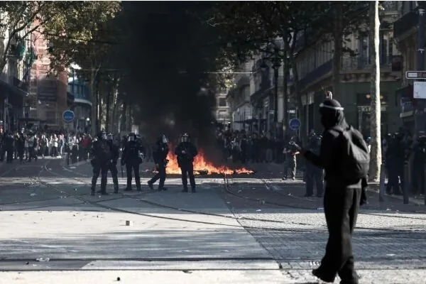 فرانسه در التهاب خیابانی؛ حضور گسترده معترضان و برخورد شدید پلیس+فیلم