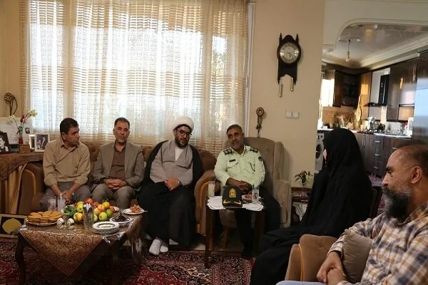 تکریم مسئولان دانشگاه لرستان از مادر شهید «سیدنادر جهان‌بخت»