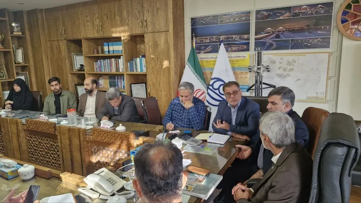 نشست مسئولان شهری و فعالان فرهنگی خوراسگان با مقتدایی/ تحولات روز کشور با اساتید اصفهانی بررسی شد